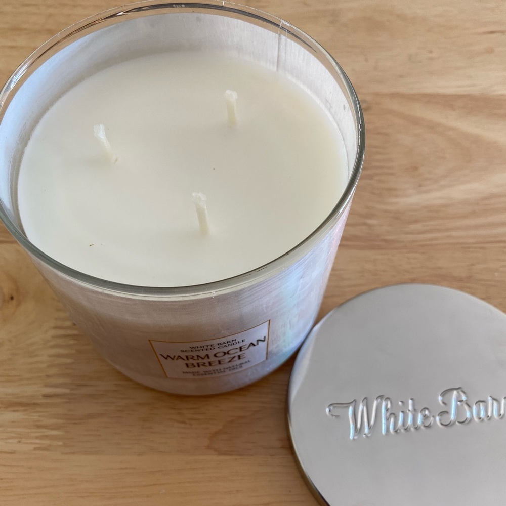 Bath & Body Works Warm Ocean Breeze (Sandalwood) 3 wick Candle w/Essential Oils - Picture 2 of 3